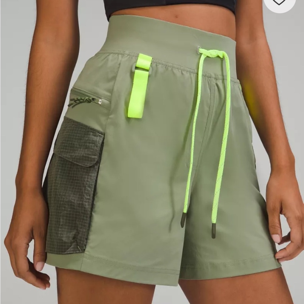 Lululemon Multi-Pocket Cargo High-Rise Hiking Short 5" size 10 - Picture 9 of 13